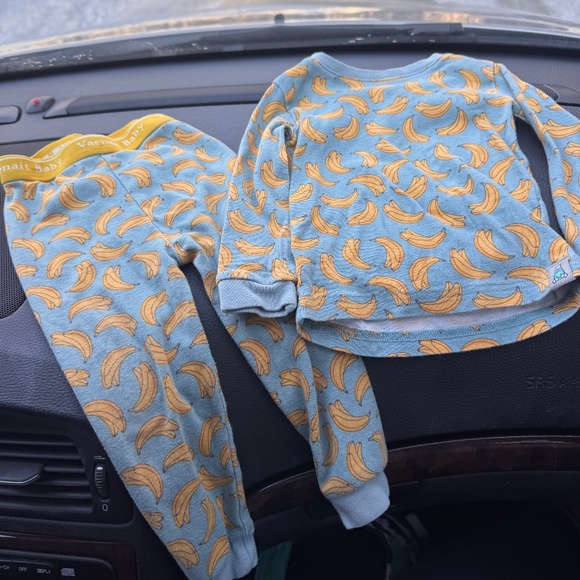 Vaenait baby Other - Banana print 2 piece Vaenait baby set toddler size 2T